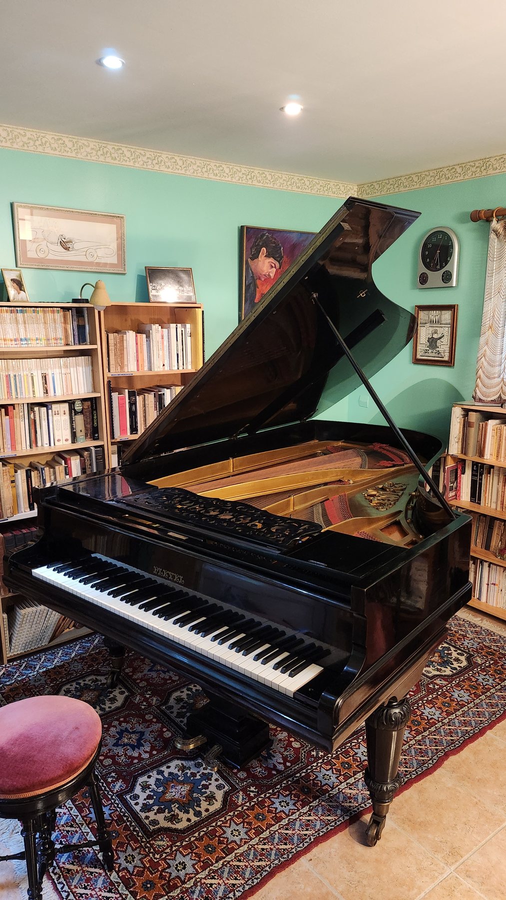 Piano à queue transporté avec soin à Valence